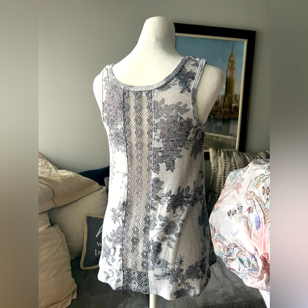 Sleeveless knit top